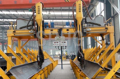 20120908105140837 H型钢焊接机