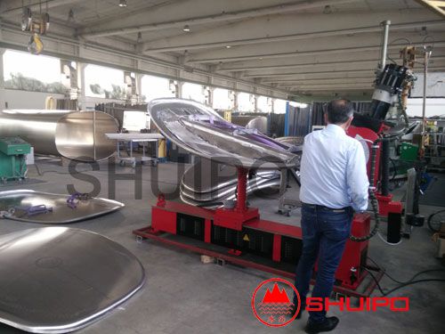 封头旋边(德国客户使用现场) 封头旋边(德国客户使用现场)