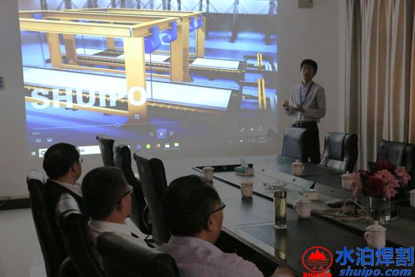 zoty中欧体育总经理讲解铝厢生产线 zoty中欧体育总经理讲解铝厢生产线