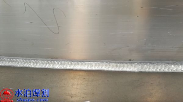 三星加强筋焊接机器人视频_104244171