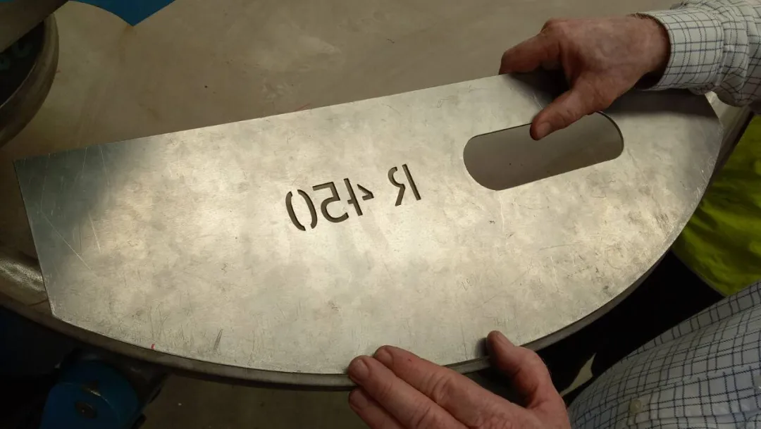 SHUIPO罐车封头成型机—无模板封头旋边机 SHUIPO罐车封头成型机—无模板封头旋边机