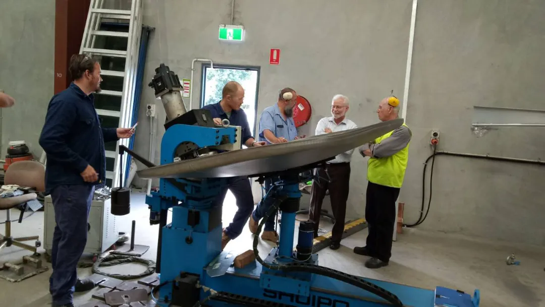 SHUIPO罐车封头成型机—无模板封头旋边机 SHUIPO罐车封头成型机—无模板封头旋边机