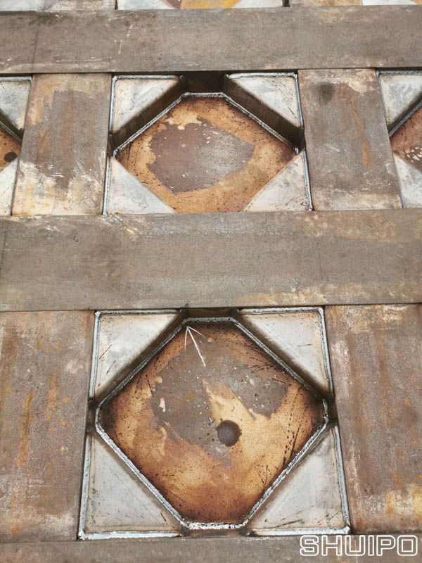 厢板智能焊接机器人焊接效果(重汽现场) 厢板智能焊接机器人焊接效果(重汽现场)