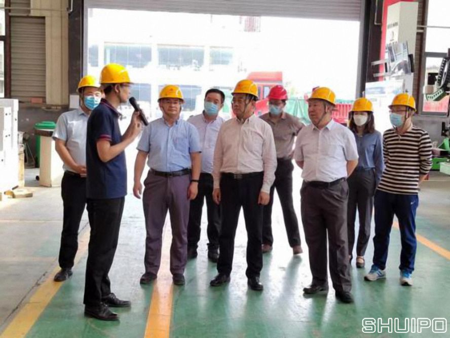 山东省科学院激光研究所所长贾中青、山东省机械设计研究院院长林江海带领激光、高端装备领域专家一行9人到zoty中欧体育焊割实地调研 (已调整大小) 山东省科学院激光研究所所长贾中青、山东省机械设计研究院院长林江海带领激光、高端装备领域专家一行9人到zoty中欧体育焊割实地调研 (已调整大小)