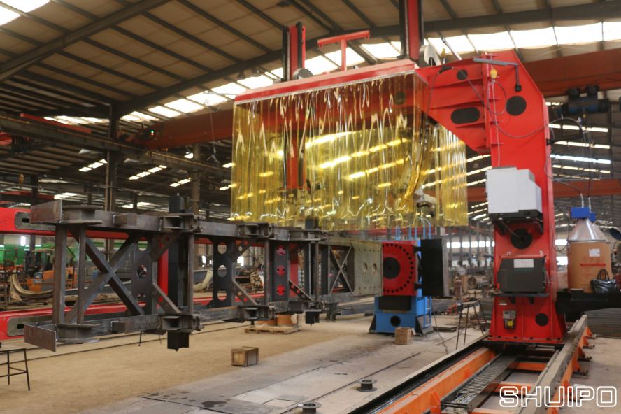 车架焊接机器人.JPG 车架焊接机器人.JPG