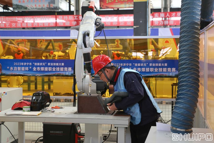 6.机器人焊接.JPG 6.机器人焊接.JPG