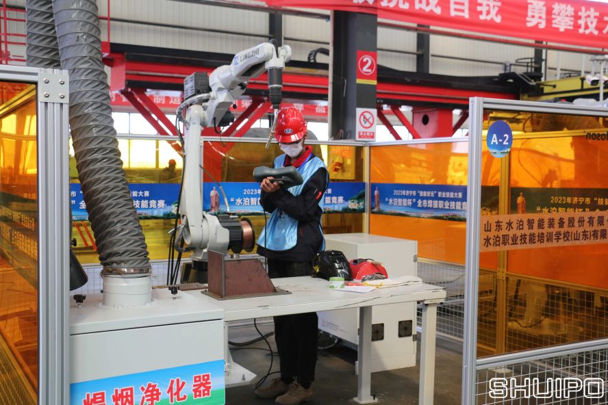 8.机器人焊接.JPG 8.机器人焊接.JPG