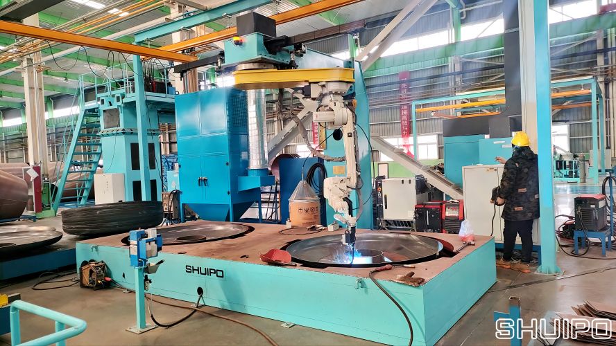 4封头加强筋焊接机器人. 4封头加强筋焊接机器人.