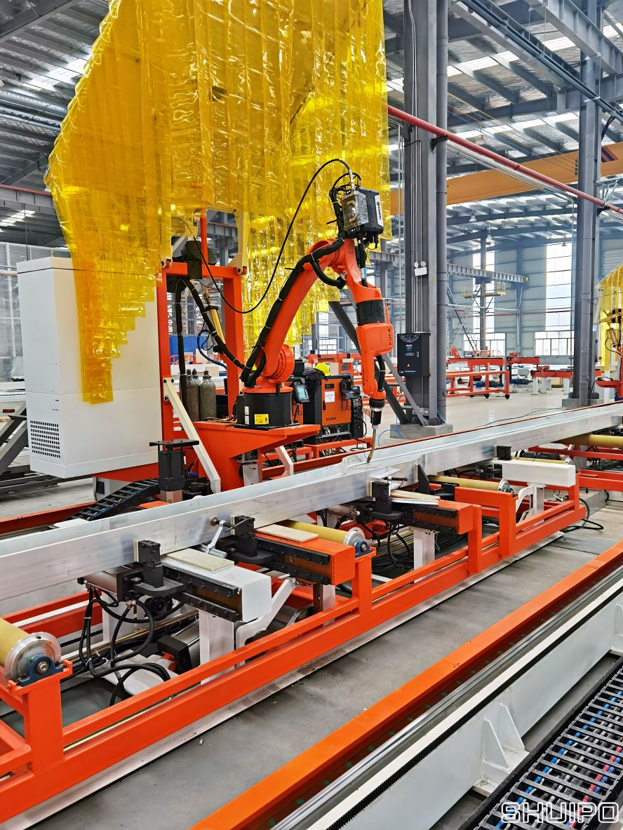 1铝合金大梁焊接机器人 1铝合金大梁焊接机器人