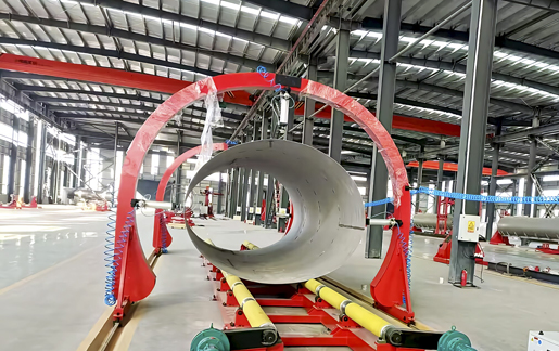 带气动夹紧龙门架的长轴滚轮架-